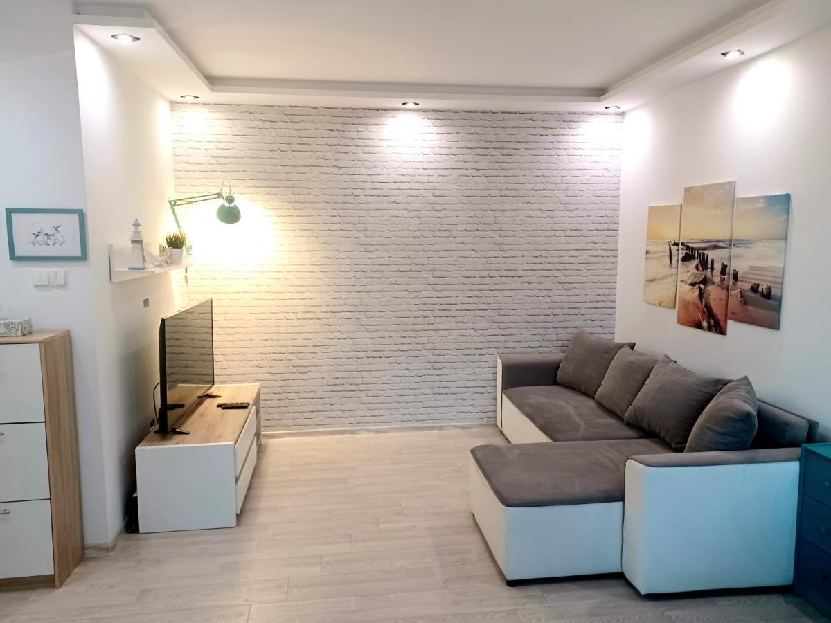 Sunny Sleeps 4 By The Beach With Garden Patio - Gdansk Przymorze Apartment Exterior photo